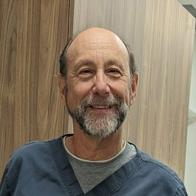 Dr Peter Gomberg, m.v.